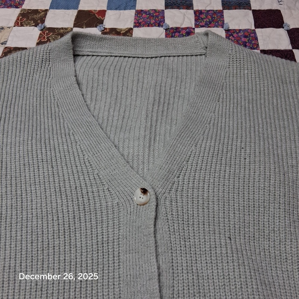 Ribbed Knit V Neck Cardigan Gray Sweater Womens size Medium Oversized - Picture 2 of 8